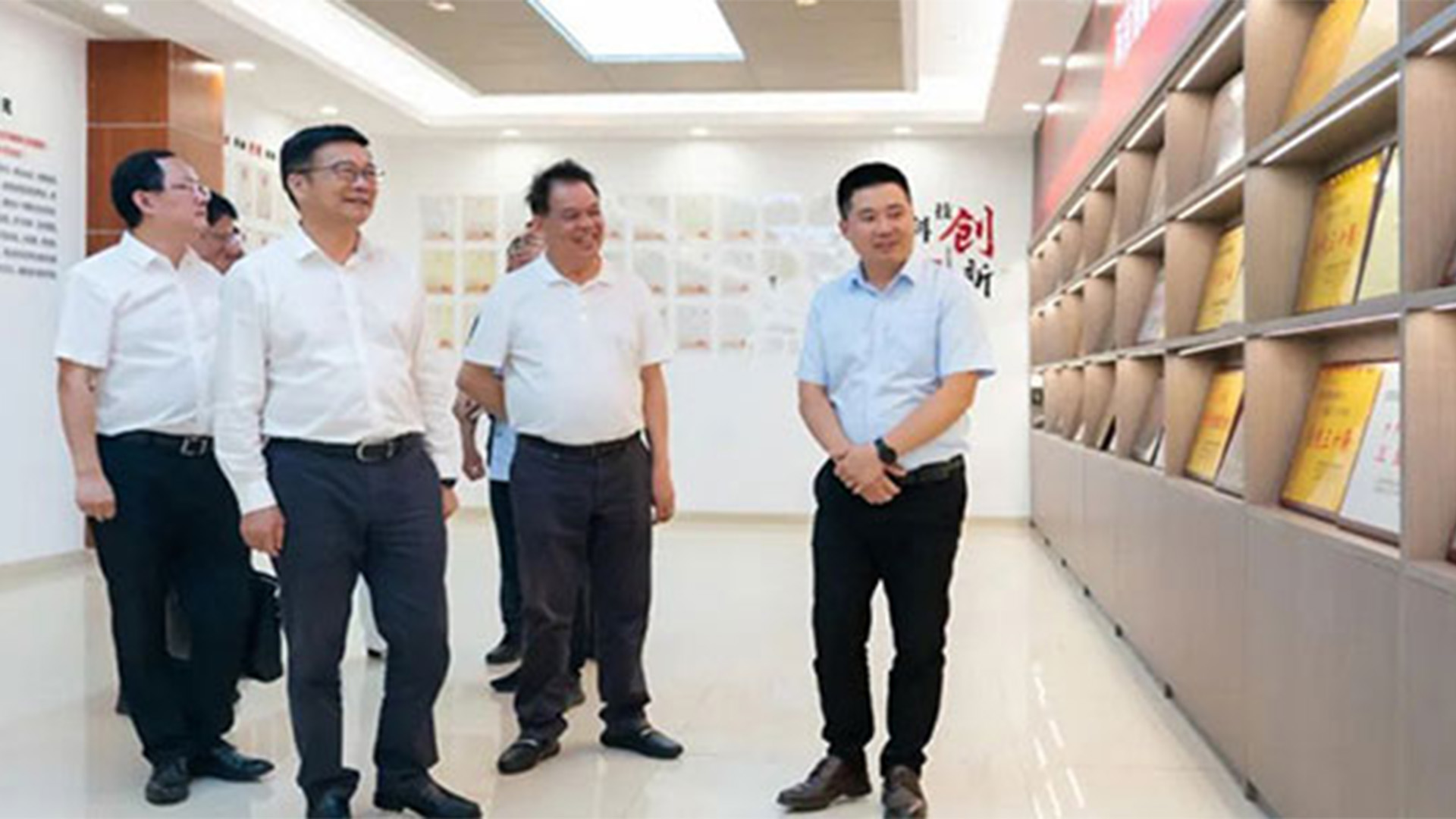 溫州灣新區(qū)黨工委書(shū)記、管委會(huì)主任周一富走訪浙江石化閥門(mén)有限公司